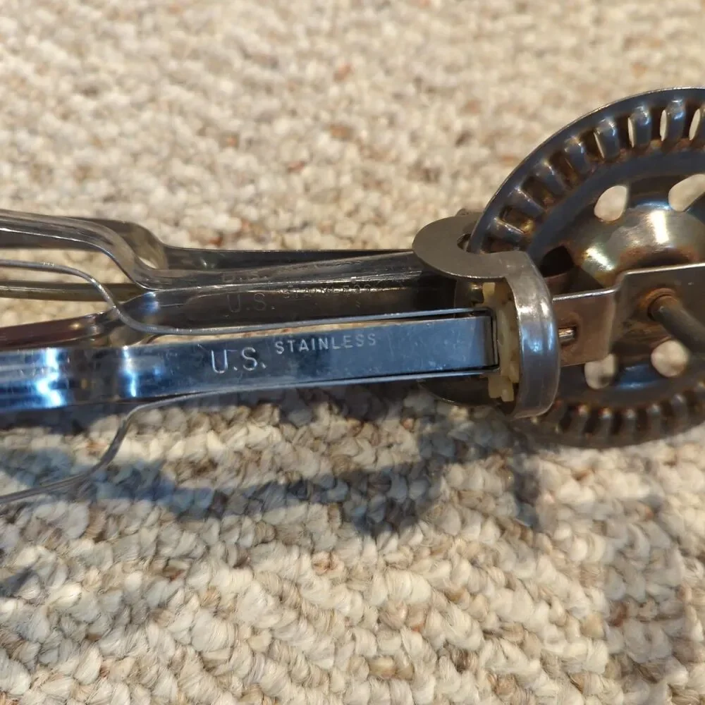 Vinatge Turner & Seymour Rotary Egg Beater Hand Mixer Manual Made CT USA